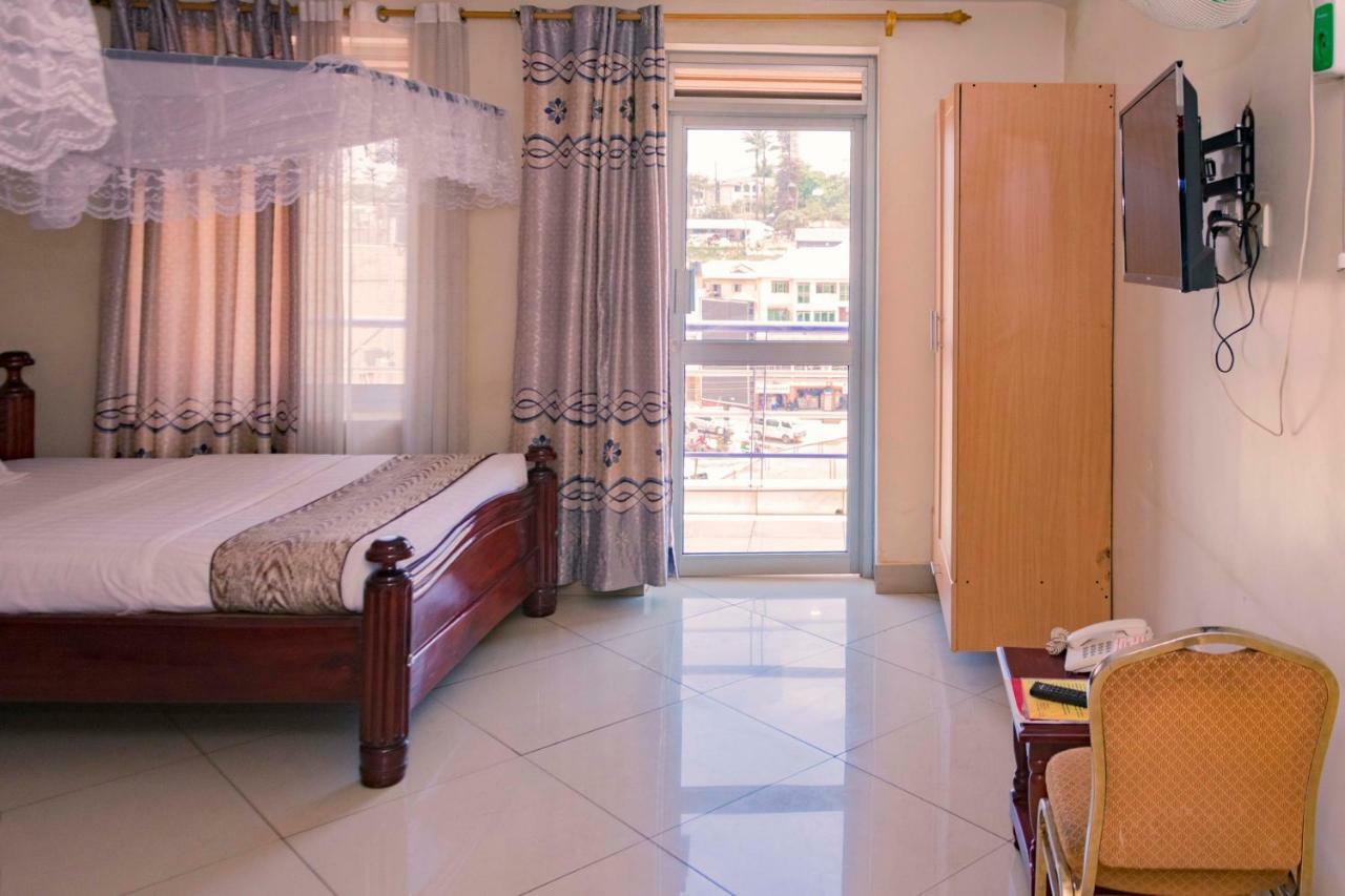 G-One Hotel Καμπάλα Εξωτερικό φωτογραφία