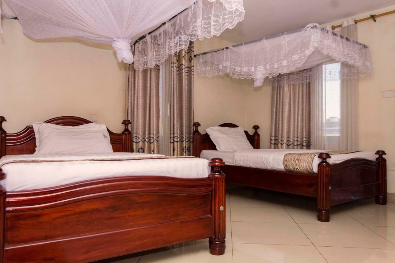 G-One Hotel Καμπάλα Εξωτερικό φωτογραφία
