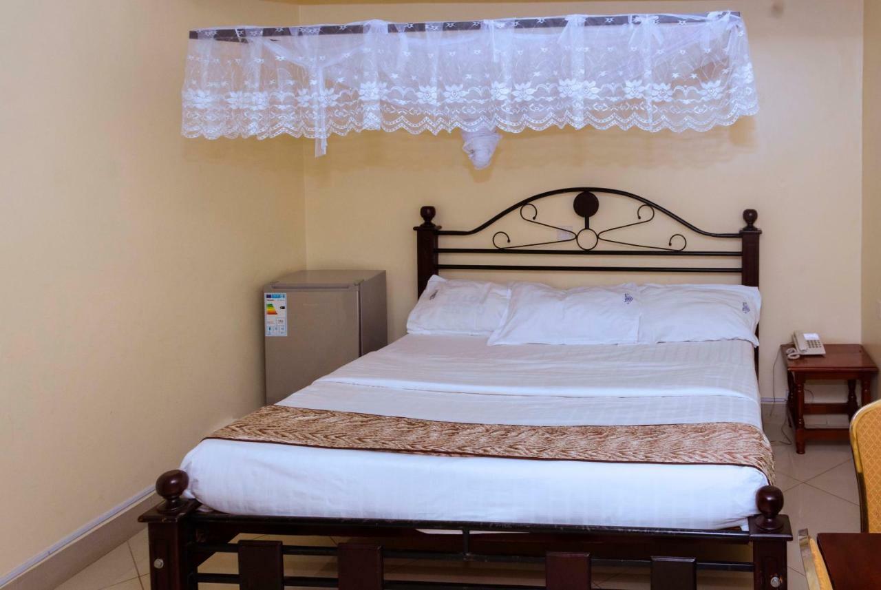 G-One Hotel Καμπάλα Εξωτερικό φωτογραφία