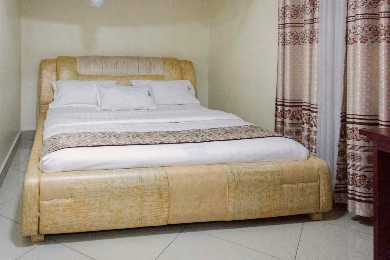 G-One Hotel Καμπάλα Εξωτερικό φωτογραφία